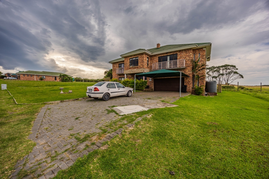 To Let 5 Bedroom Property for Rent in Cove Rock Eastern Cape